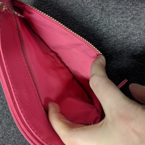Bright pink wristlet - Picture 6 of 8